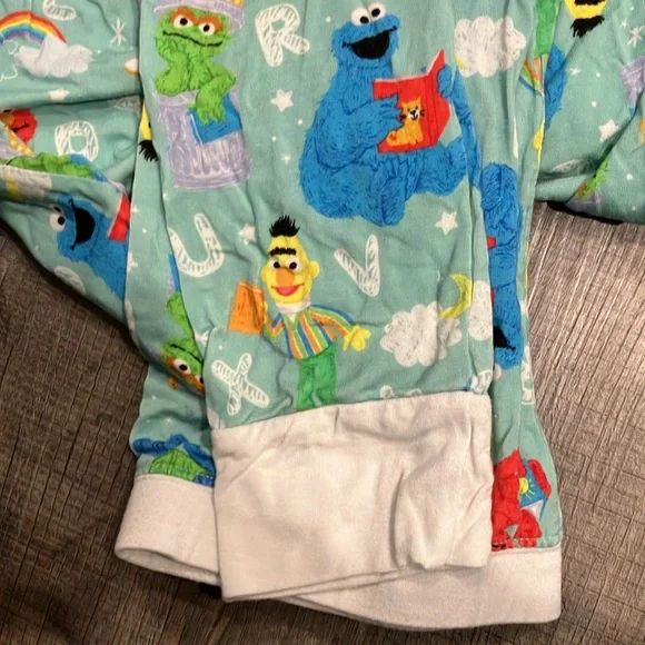 9/10 Short Sleeve Two Piece Little Sleepies - Picture 4 of 4